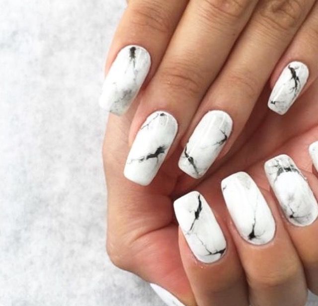 Marble Nails: σχέδια που θα σε πείσουν πως αυτό είναι το επόμενο μανικιούρ σου!